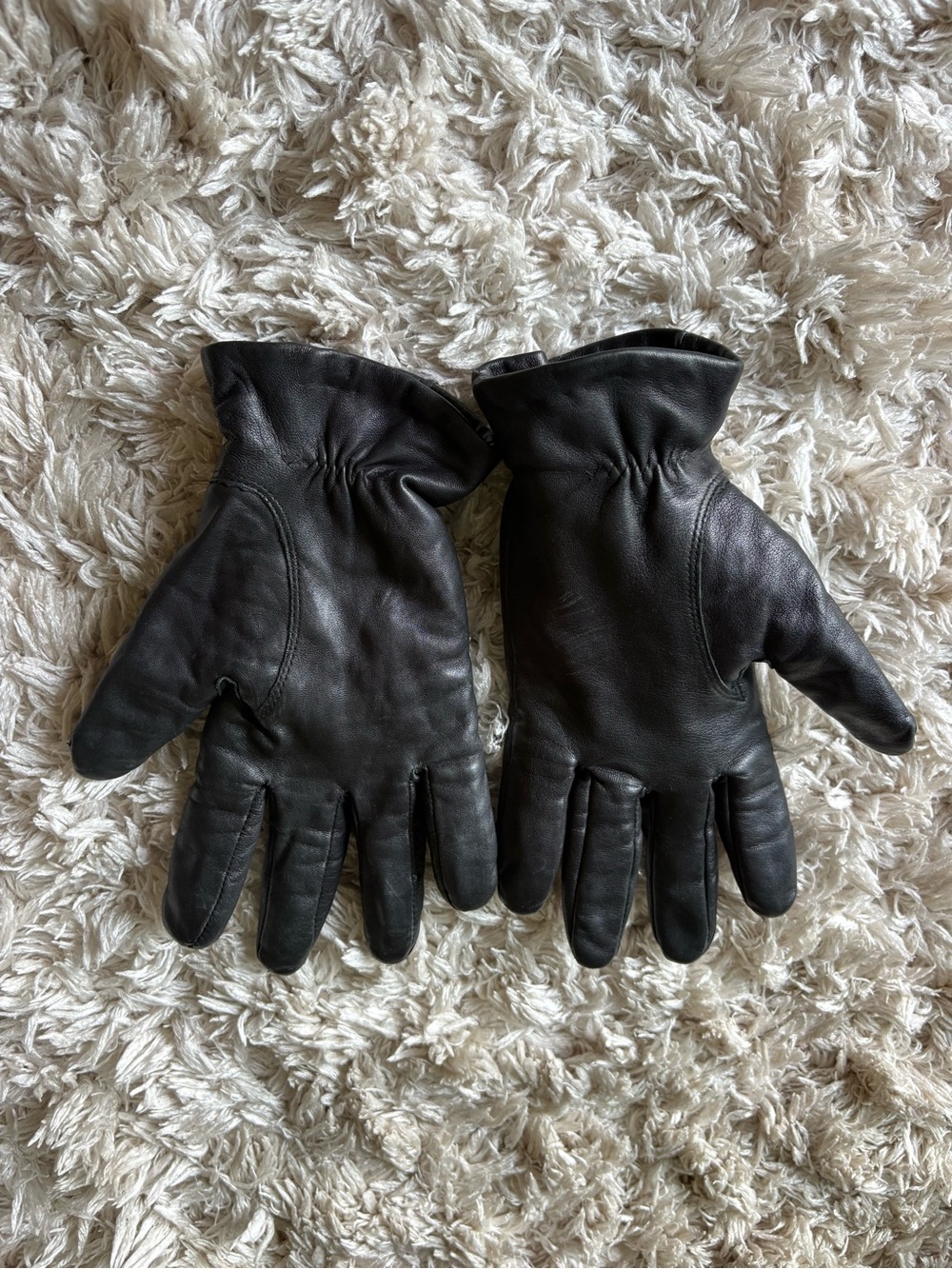 Women’s Vintage Wilson’s Black Leather Gloves - Classic Winter Accessory